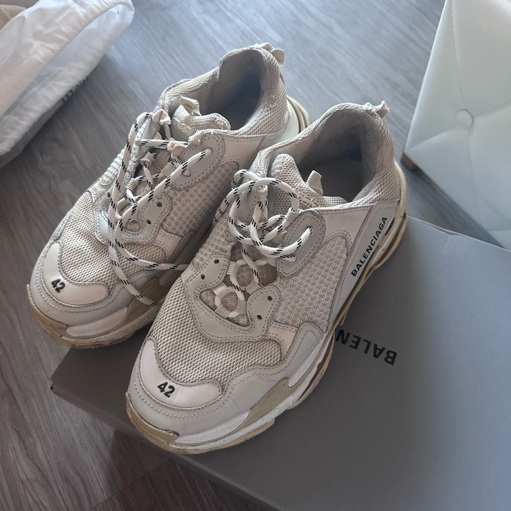 Balenciaga Men's Triple S sneaker size 42